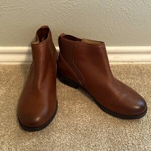 Vionic brown leather waterproof thatcher ankle boots sz 6